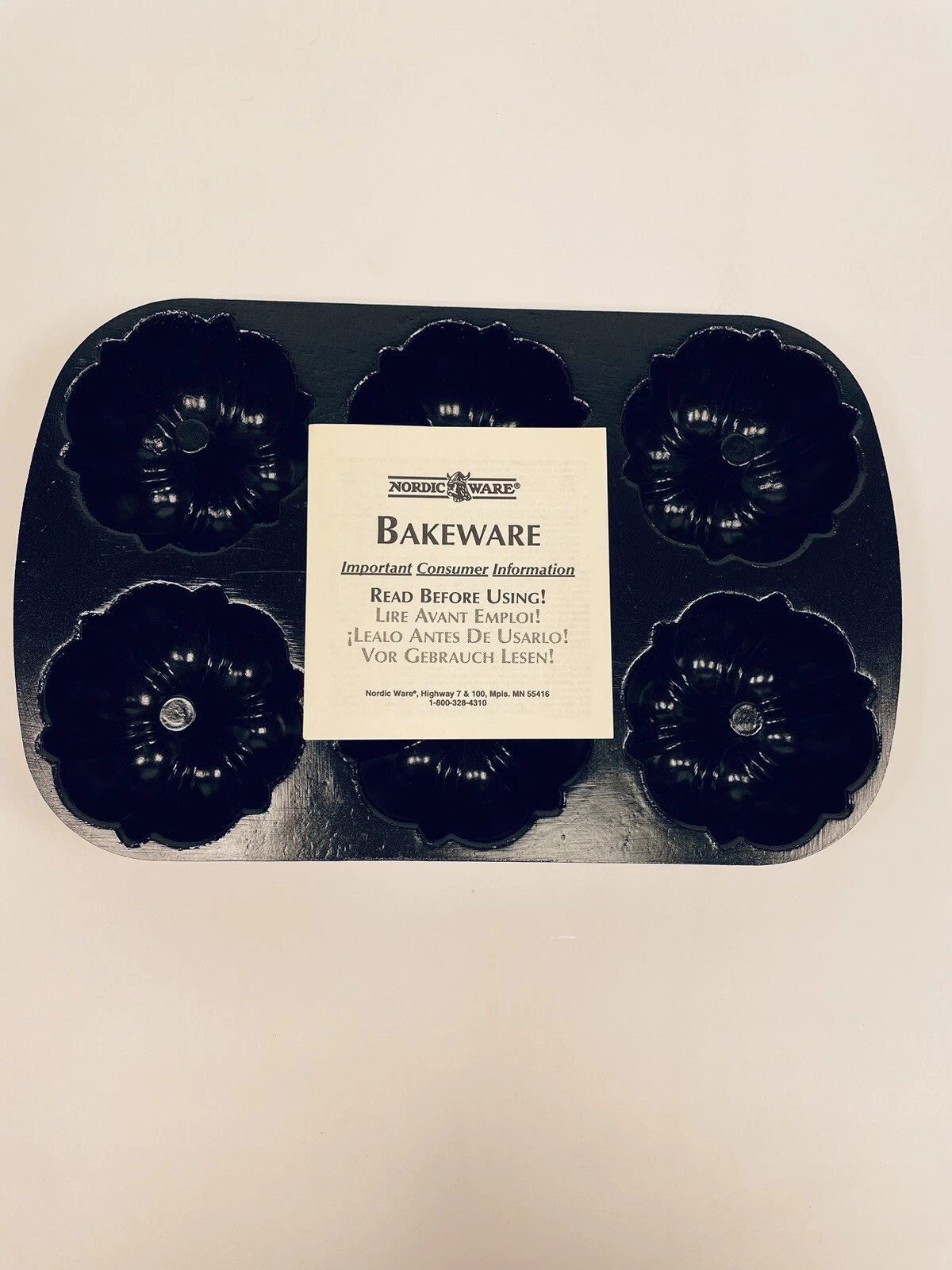Nordic Ware Muffin Bundt Pan/ Bakeware/ Open Box