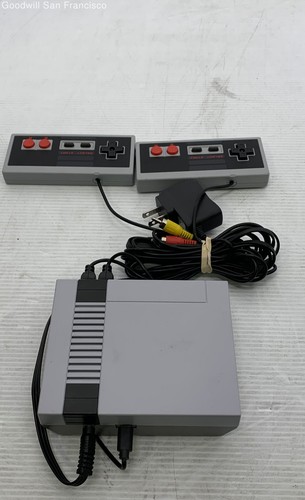Nintendo Entertainment System NES Mini Video Game Home Console With Remote - Picture 6 of 7