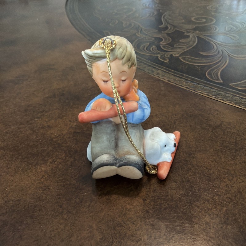 Goebel Berta Hummel 1997 Porcelain Figurine “Sharing Christmas Sweets”