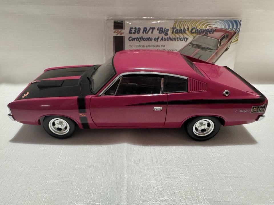 Cargador tanque grande 1:18 CC E38 R/T Foto 4 de 4