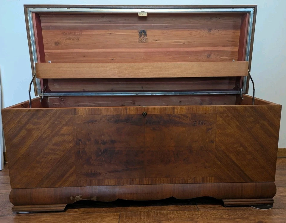 Cofre de cedro vintage LANE diseño cascada 1949 tamaño completo bloqueo eliminado excelente Foto 3 de 4