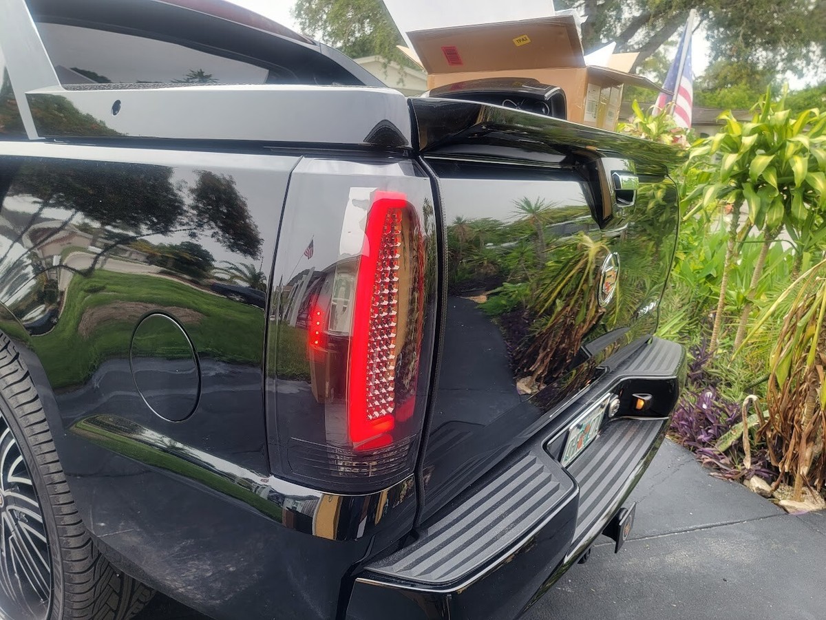 キャデラック　エスカレードEXT　テールランプ ESCALADE EXT 2007-2013 CUSTOM LED TAILLIGHTS RED SMOKED LENS | eBay