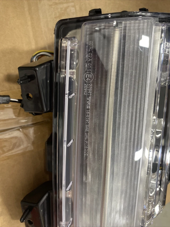 For Jeep Wrangler 2018-2023 Turn Signal/Parking Light Passenger RT | LED CAPA - Image 2 of 4