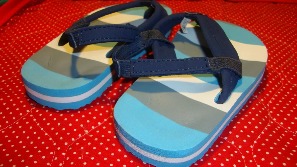 Baby boy flip flops size best sale 3