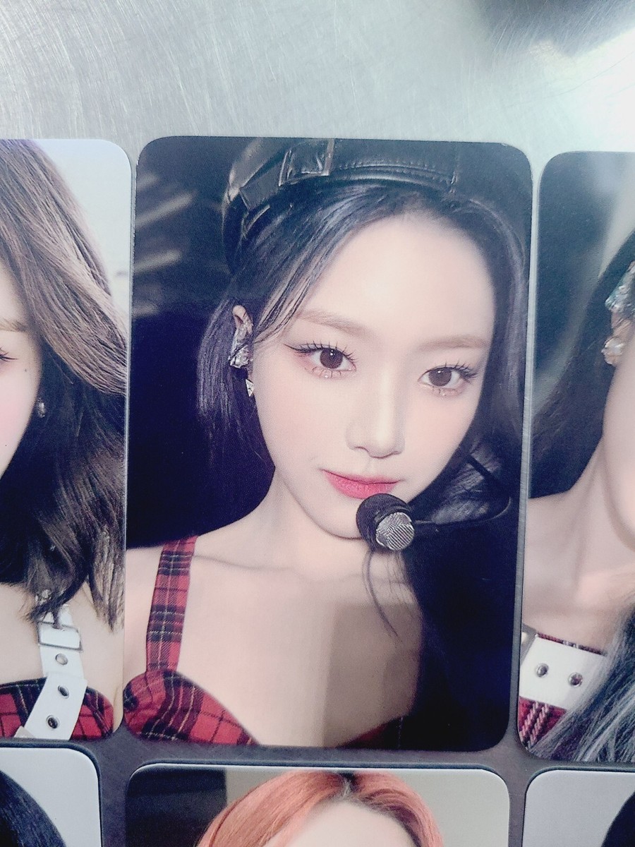 Loossemble Hyunjin Photocard 