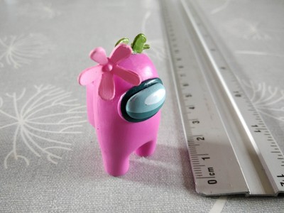 figurine AMONG US - tomy  - innersloth  TOIKIDO - rose avec fleur