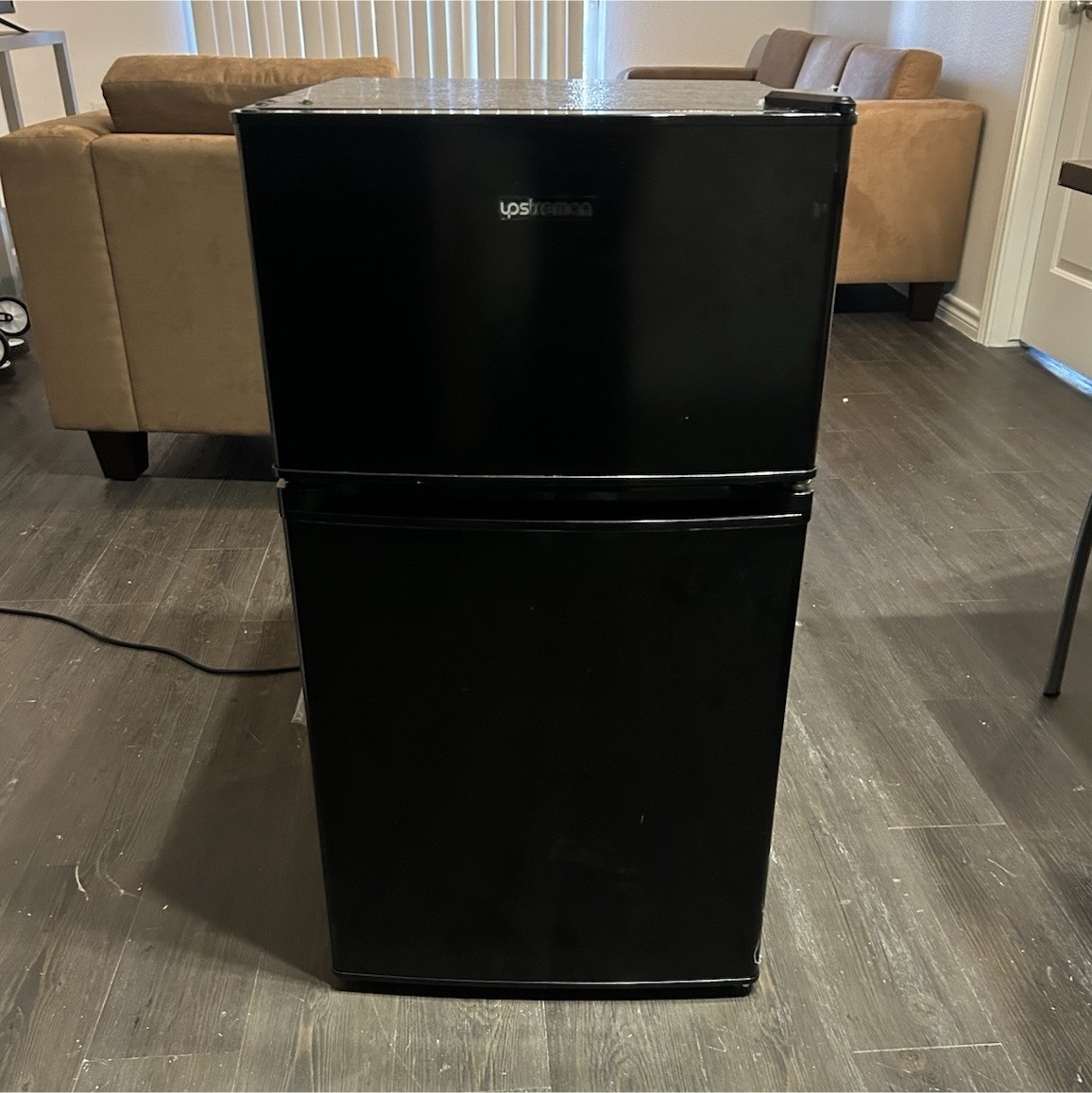 3.2 Cu Ft Double Door Top-freezer