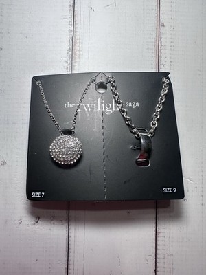 The Twilight Saga Edward & Bella Wedding Rings Necklace Set