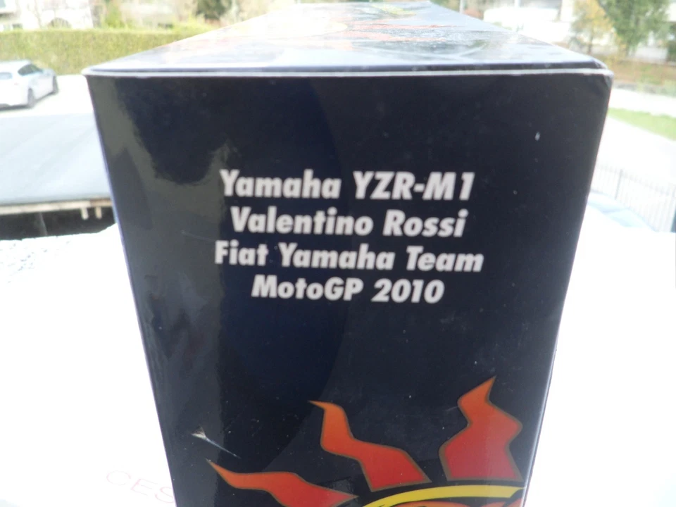 1/12 MINICHAMPS- YAMAHA YZR-M1 TEAM MOTOGP 2010 - ROSSI LIMITED - Immagine 3 di 4