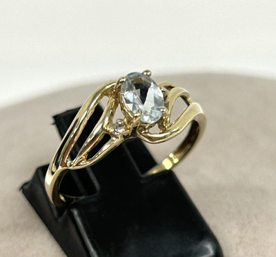 BEZAUBERNDER OVALER AQUAMARIN- UND DIAMANTAKZENT-WIRBELRING 10 K GELBGOLD GRÖSSE 7,25