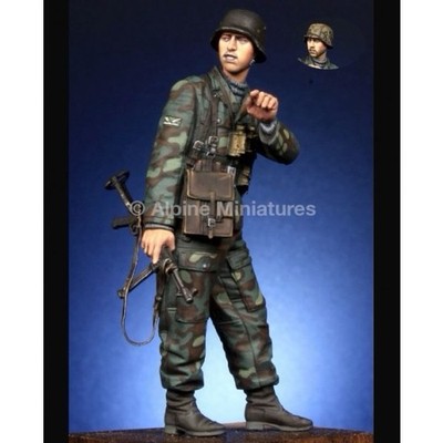 1/35 Alpine #35278 WSS Grenadier Officer  HJ  Unpainted Figure