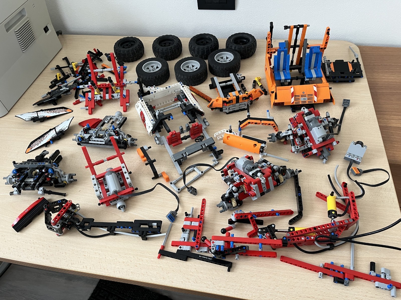 LEGO Technic 8110 Unimog + 9398 4x4 incompleti 2 motori V2 ricambi