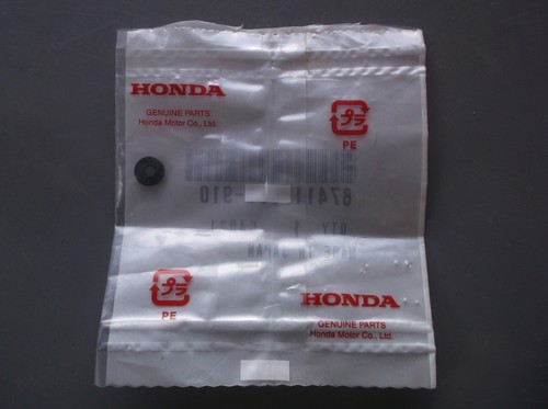 HONDA GOLDWING GL1100 OEM Part 87411-538-910 Rear Emblem Setting Rubber - Picture 2 of 2