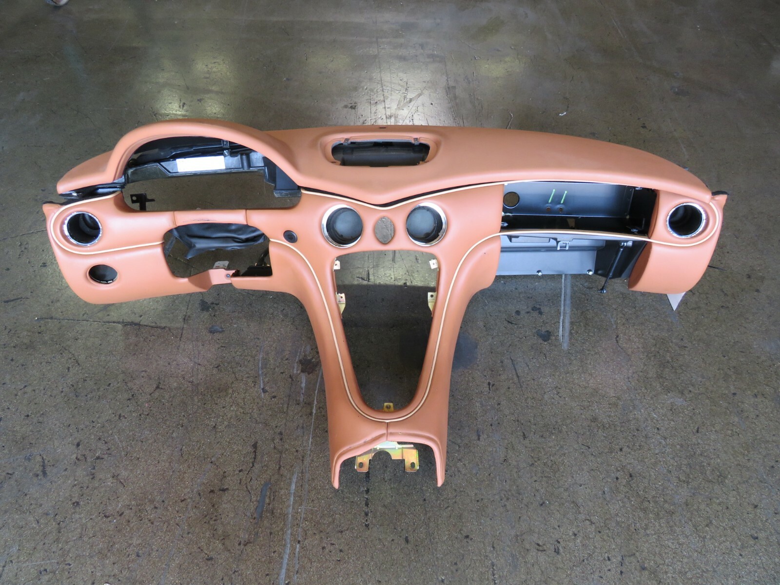 Maserati M128, Dash Assembly w/ Upper Dash Top, Brown, P/N 667732