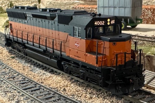 Proto2K Milwaukee Road SD45 #4002 a escala HO realista - DCC instalado, sin sonido | Condition: Used