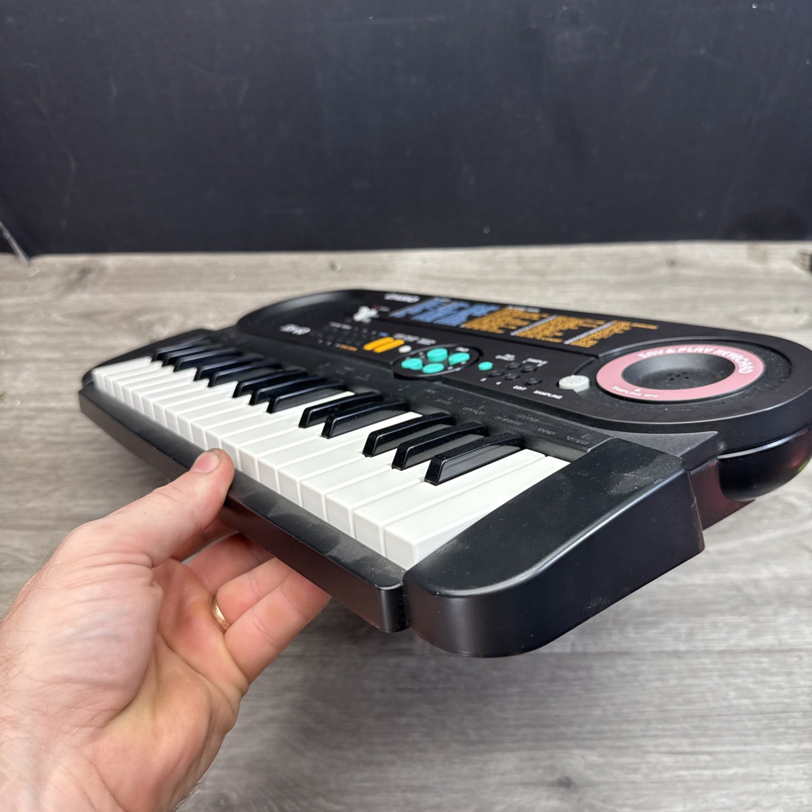 Casio SK-60 32-Key Sampling Electronic Keyboard w/ Mic, Built-In ...