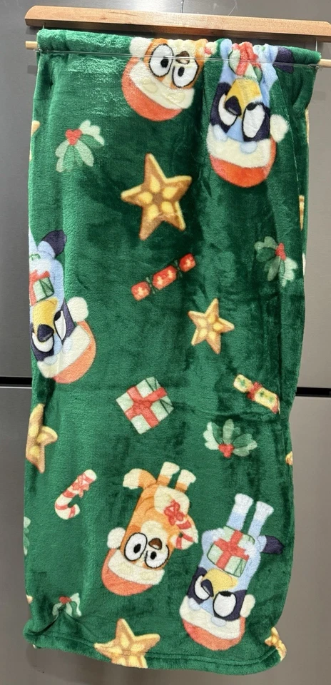 Novo Cobertor de Pelúcia de Natal Verde Bluey & Bingo Puppy Noel 50" X 70" - Imagem 2 de 4