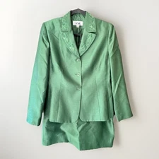 le suit skirt suit 12 Green Floral Embroidery 