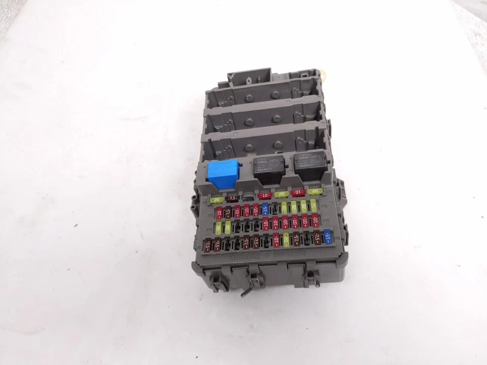 Caja de fusibles cabina conductor Honda Accord 2013-2014 38200-T2a-A01 Foto 4 de 4