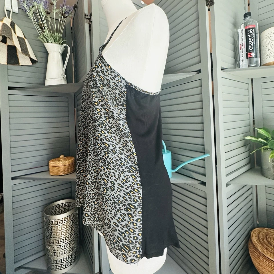 Camiseta sin mangas soprano estampado de leopardo camisola espalda cruzada. Grande Foto 3 de 4
