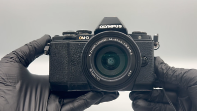 OLYMPUS OM-D E-M10 M.ZUIKO DIGITAL 14-42mm F3,5-5,6 Mirrorless