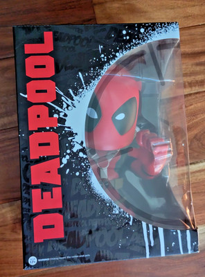 Marvel Deadpool 10 Inch Super Deluxe Vinyl, box has damage, figurine unopened