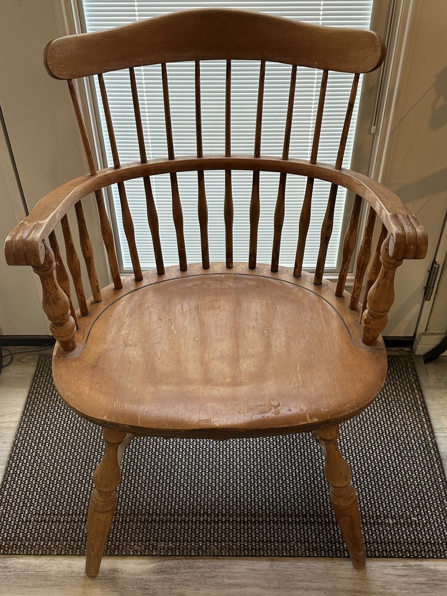 Vintage Nichols & Stone Maple Colonial Windsor Captain's Spindle