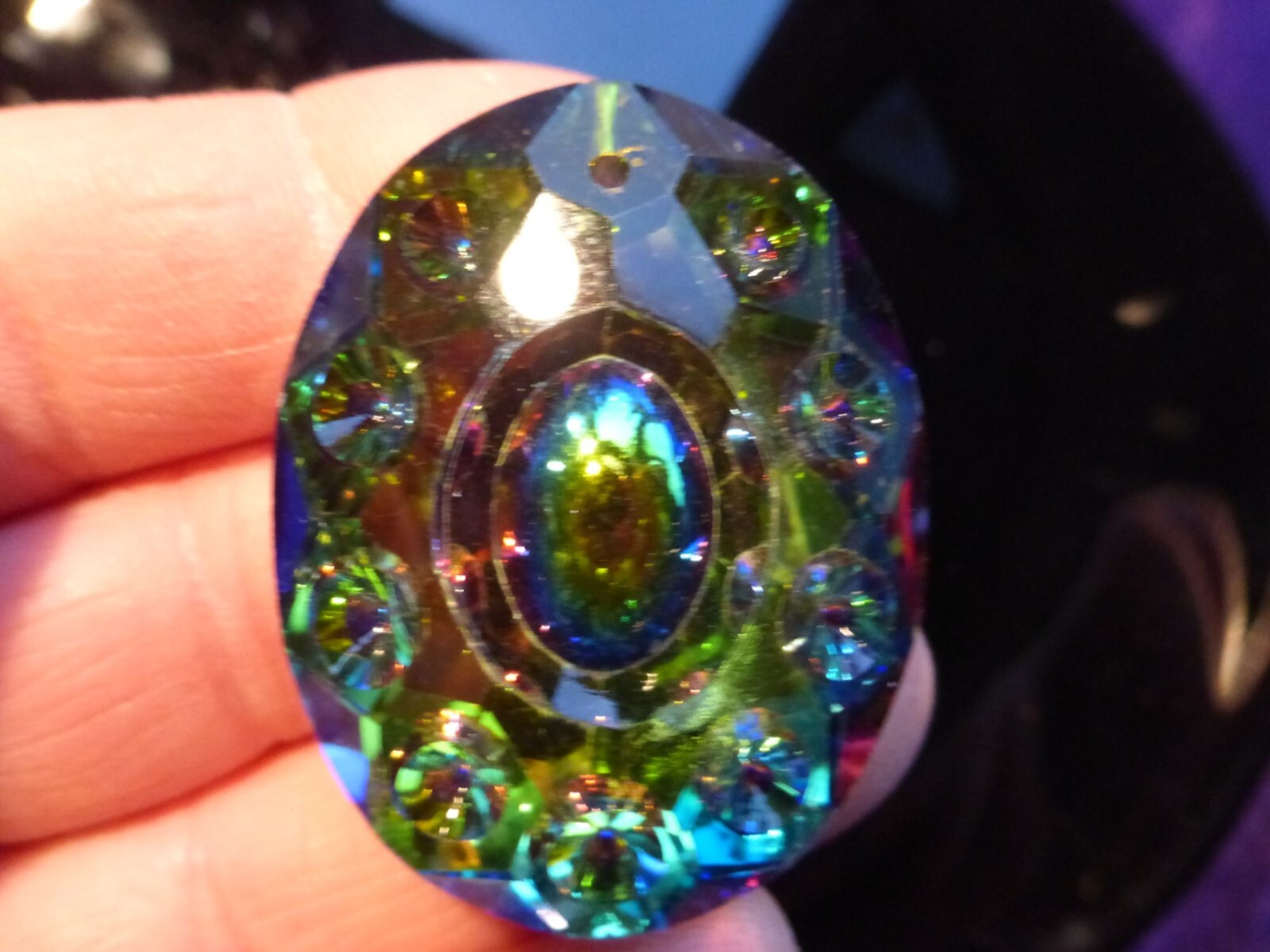 Pendentif ovale à facettes bleu violet jaune rose vert 4.1 cm - Lot 2494 DIY