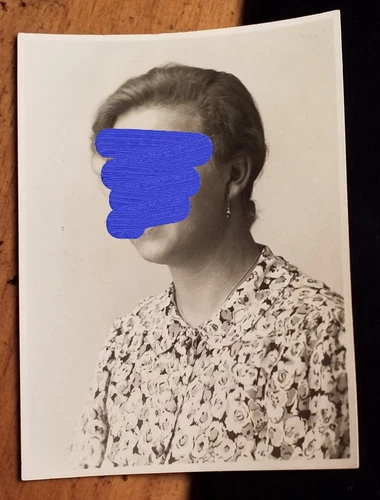 Udenhausen - Girl - Young Woman - Portrait / Photo Reg. Ref. Koblenz