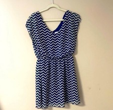 Speechless Juniors Size L Navy Blue White Chevron Dress