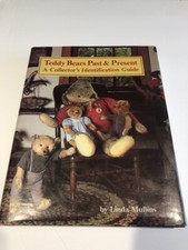 Inscribed Print TEDDY BEARS PAST  PRESENT COLLECTOR IDENTIFICATION BOOK