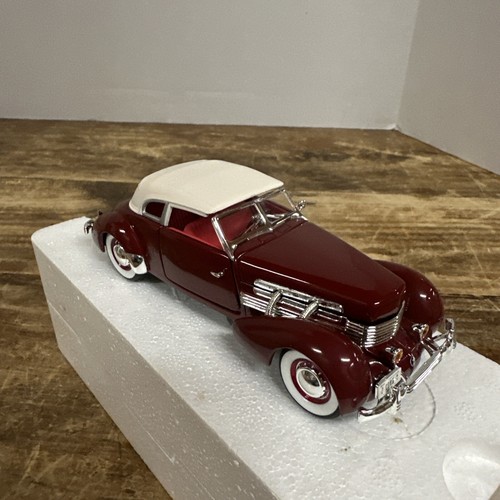 Signature Models 1937 CORD 812 SUPERCHARGED Diecast Car Red White Open Box - Picture 3 of 6