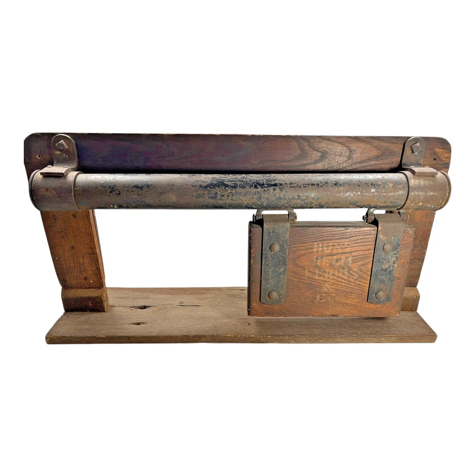 Antiguo casco de caza Ferris & Co puerta de granero carro rodillo vendedor primitivo muestra Foto 3 de 4