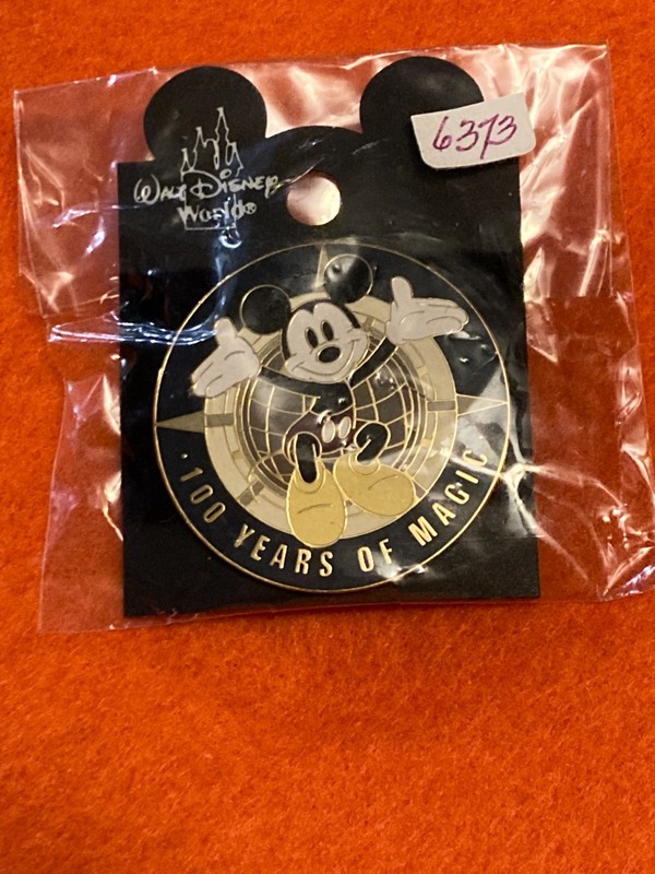 6373    WDW - Mickey Mouse - 100 Years of Magic - Compass