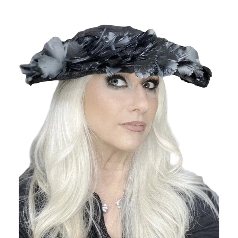 De Colección Lucila Méndez Exclusivo Sombrero Platillo Pluma Negro Años 50 Impresionante Maisel O/S Foto 2 de 4