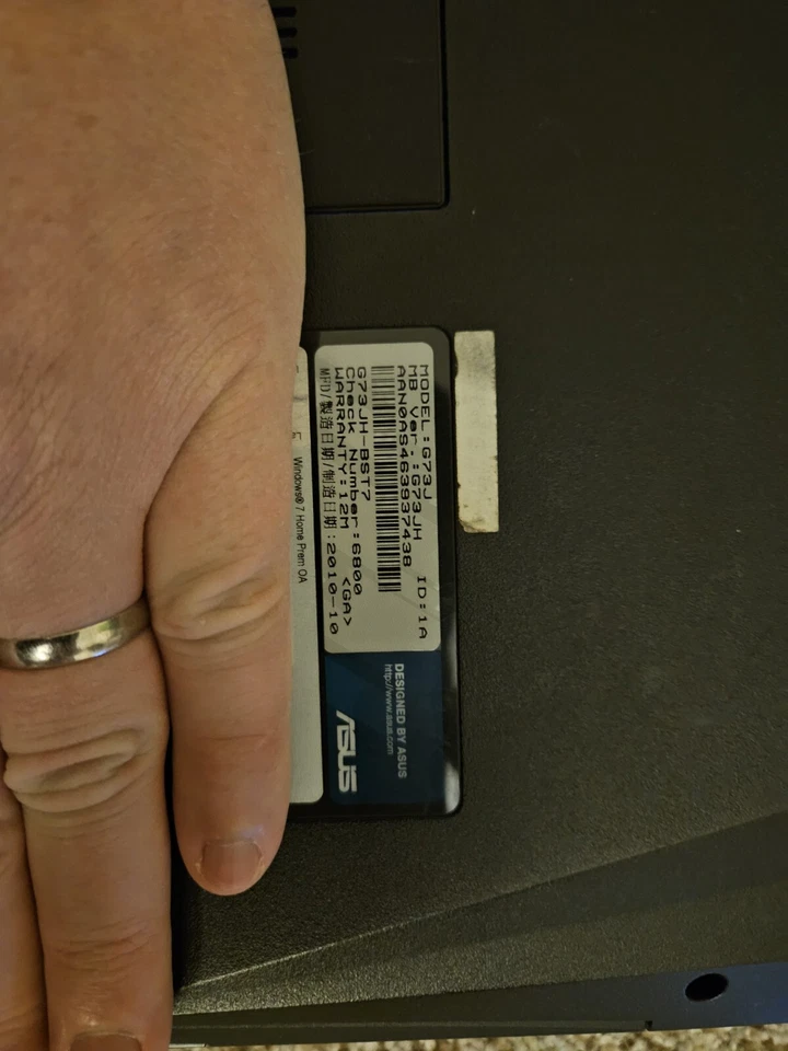 Portátil para juegos Asus ROG G73JH Intel Core i7 1ª generación AMD gráficos 4 GB de RAM Foto 2 de 4