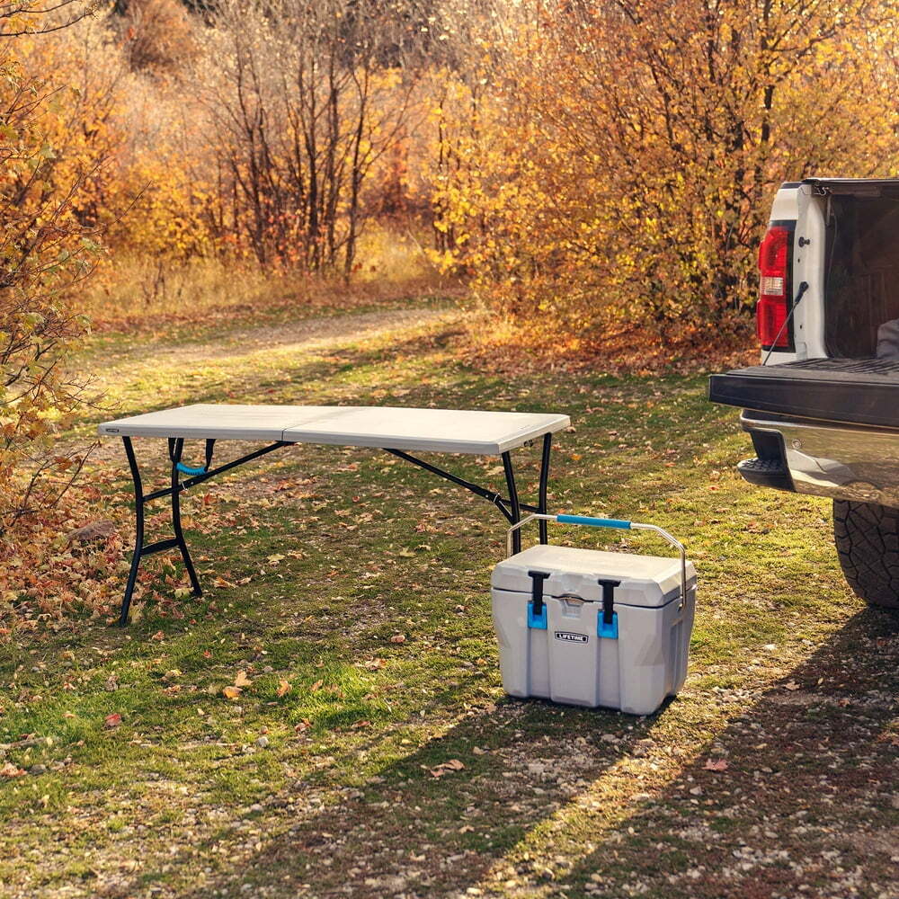 NEW 5 Foot Folding Table Indoor/Outdoor Home Office Yard Garden Pool Party Event