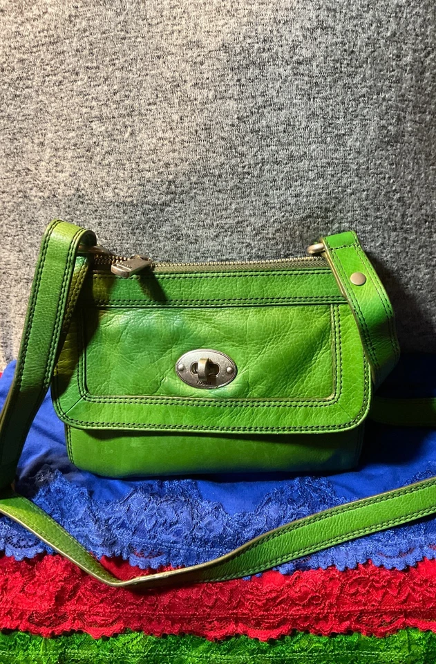 Bandolera Fossil Marlowe Kelly Cuero Guijarro Verde Tarjeta de Crédito Bloqueo Giratorio Cremallera