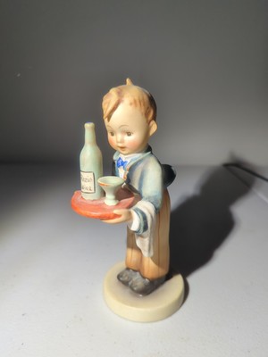 Goebel HUMMEL WAITER HERR OBER 154/0 TMK6 Figurine 