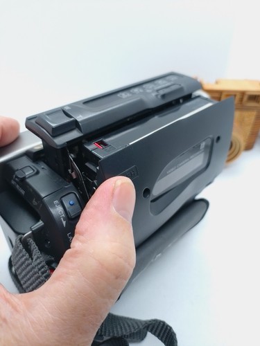 Sony Handycam Vision CCD-TRV57E Camcorder Night Vision 80x Video8 XR Tape Camera - Picture 10 of 19