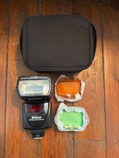 Nikon Speedlight SB-700 flash w/ case, excellent condition made in China