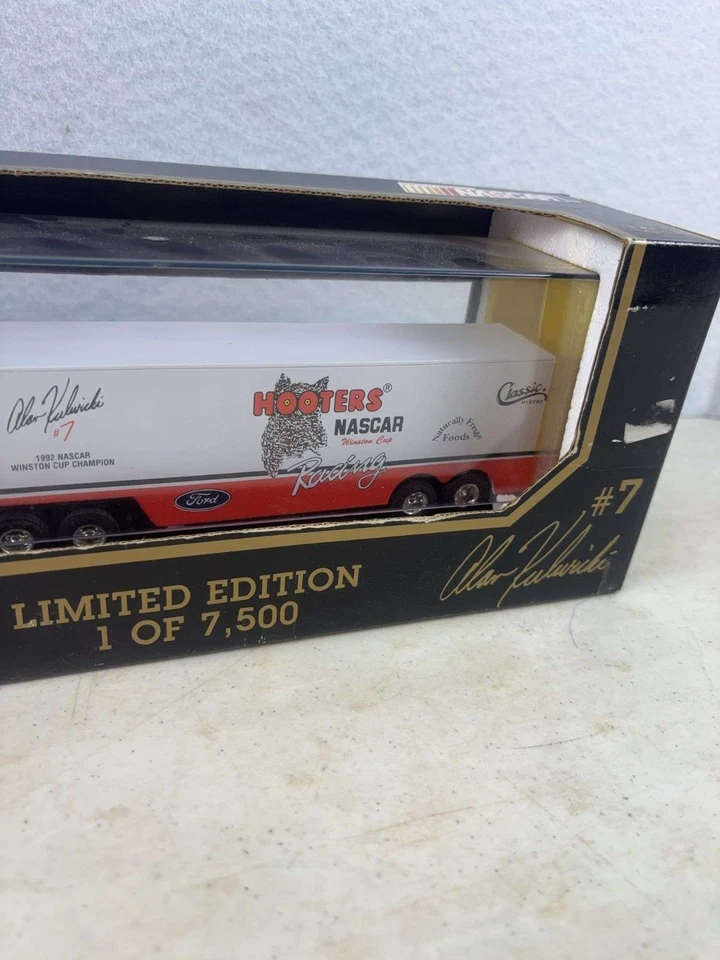 CAMPEONES DE CARRERAS NASCAR ALAN KULWICKI 1/64 TRANSPORTADOR HOOTERS 1993/7500 Foto 3 de 4