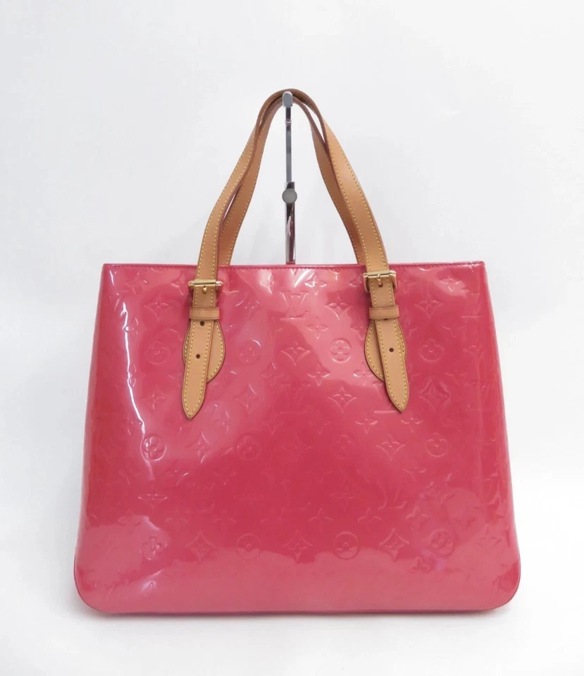 Auténtico Bolso Louis Vuitton Monograma Vernis Brentwood en Framboise - Usado en Excelente Condición Foto 2 de 4