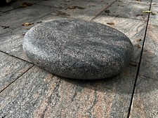 Grabkissen Grabstein Feldstein Urnengrabstein Liegestein Naturstein matt