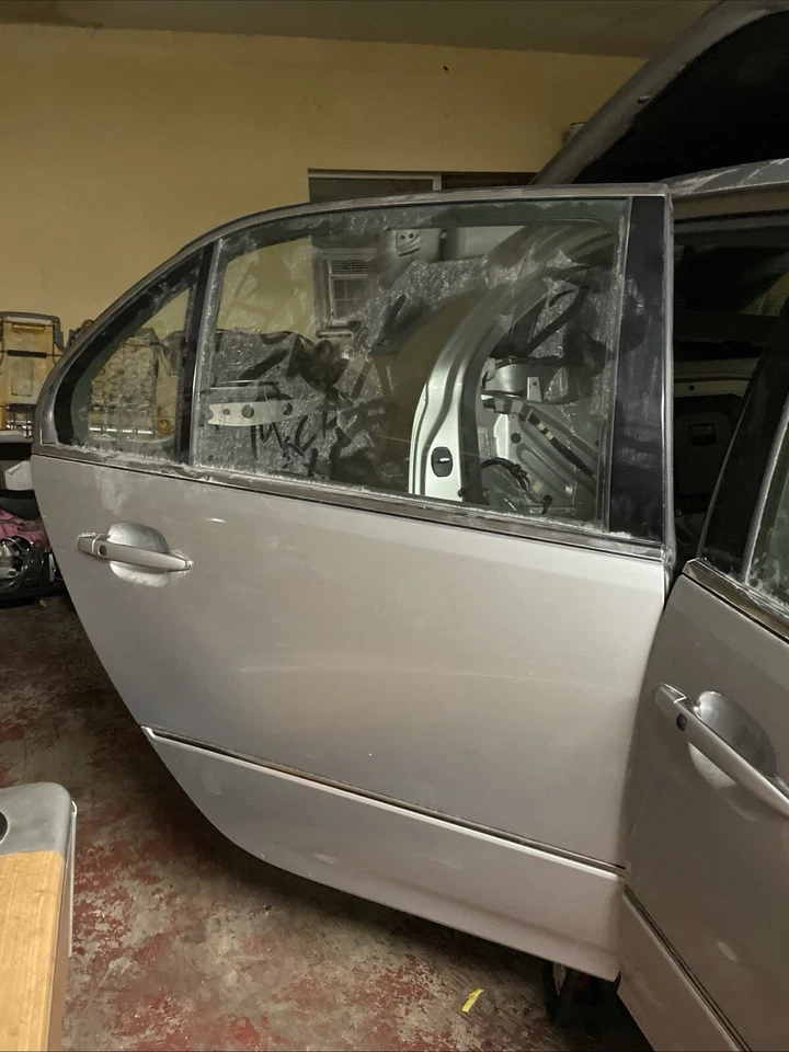 Lexus LS430 2005 puerta de pasajero trasero Foto 2 de 2