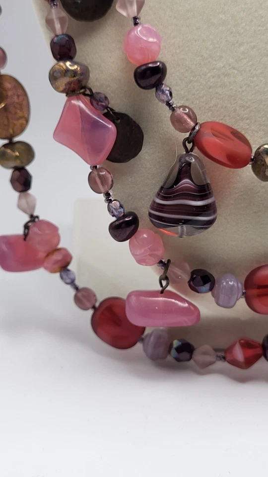 Collar de 3 hilos Joan Rivers en tonos rosas con detalles en bronce y estaño Foto 4 de 4