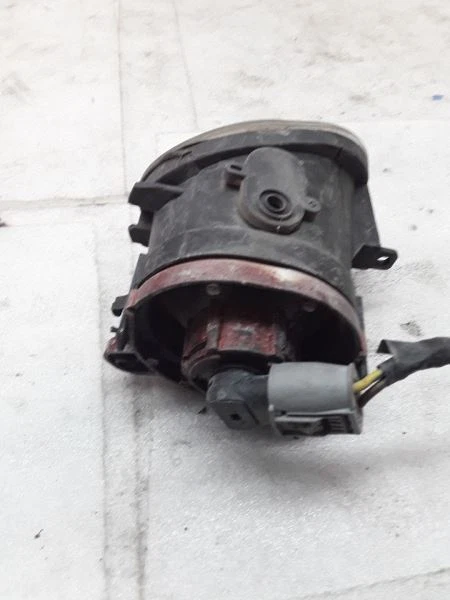 Противотуманная фара для правостороннего пассажира 2002 BMW 525i S-71P - Изображение 4 из 4