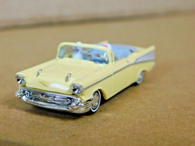 Busch 1/87 45060 Chevy 1957 Bel Air  Convertible W/Driver & Dog Figures NIB