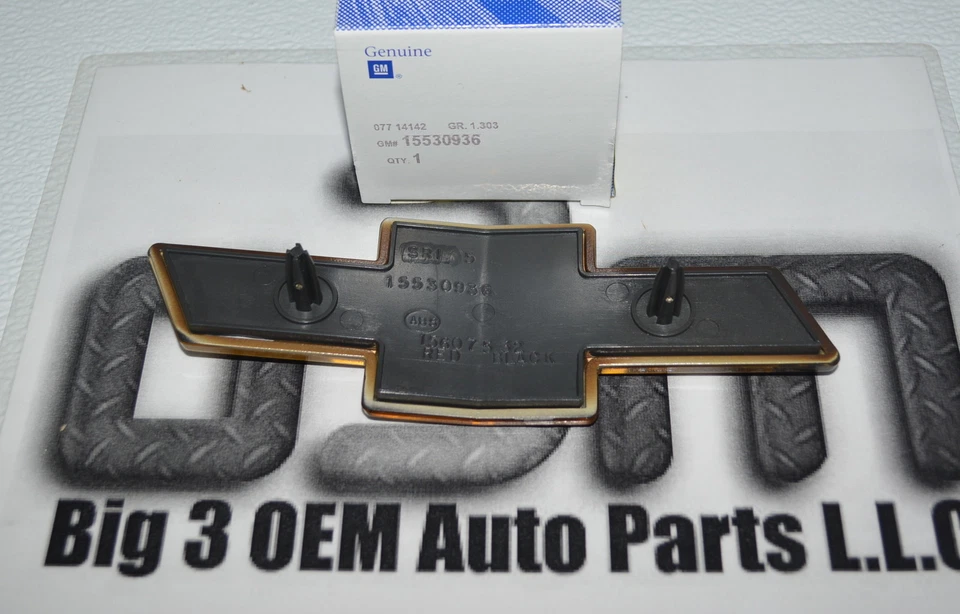 Chevrolet Serie C/K Suburban 88-93 Rejilla Delantera Emblema Pajarita Dorada Nuevo Fabricante de Equipo Original Foto 2 de 2