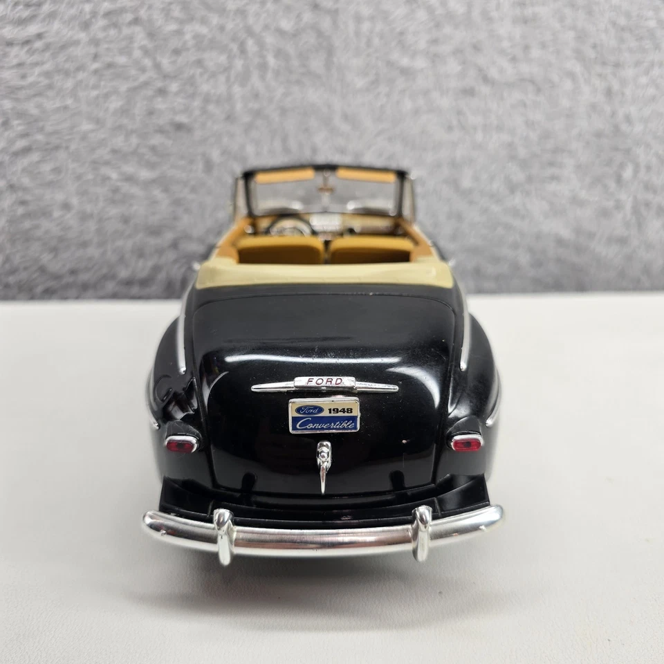 1948 Ford Convertible 1/18 Scale Road Signature Diecast Metal Model Car - Image 4 of 4